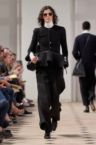 Look 15